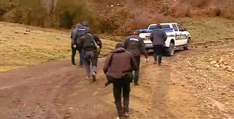 ესებუას ნათესავები, რომელთა სახლშიც ის იმალებოდა, პოლიციაში გადაიყვანეს