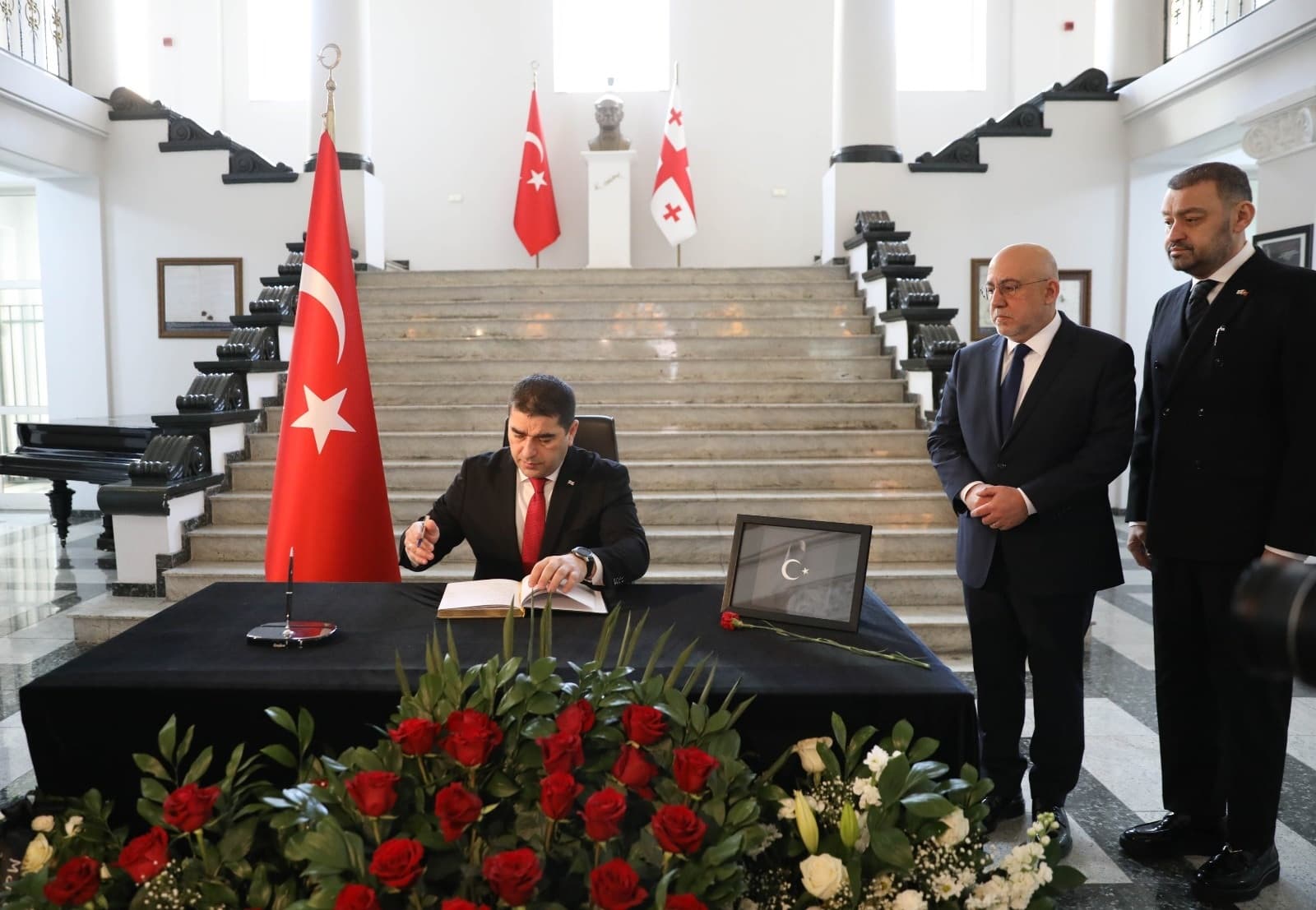 Frontnews image description