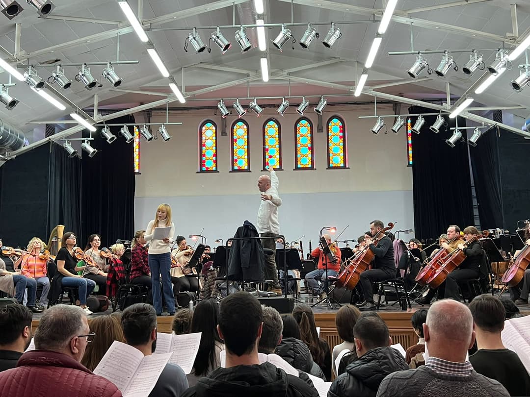 მსოფლიო ვარსკვლავები 20 თებერვალს დაგეგმილი კონცერტის გენერალურ რეპეტიციას გადიან