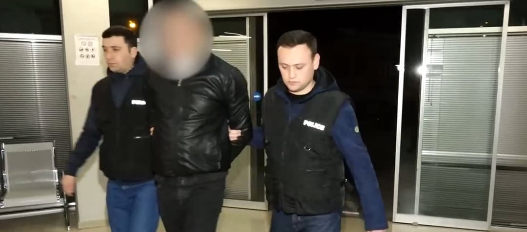 თბილისში ძალადობით ჩადენილი ძარცვის ბრალდებით ოთხი პირი დააკავეს