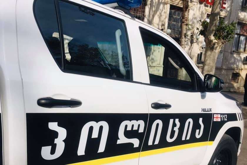 დიდი ოდენობით ძარცვის და თავისუფლების უკანონო აღკვეთის ფაქტზე 5 პირი დააკავეს