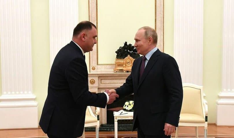 Georgia’s de facto Tskhinvali president meets Putin in Moscow