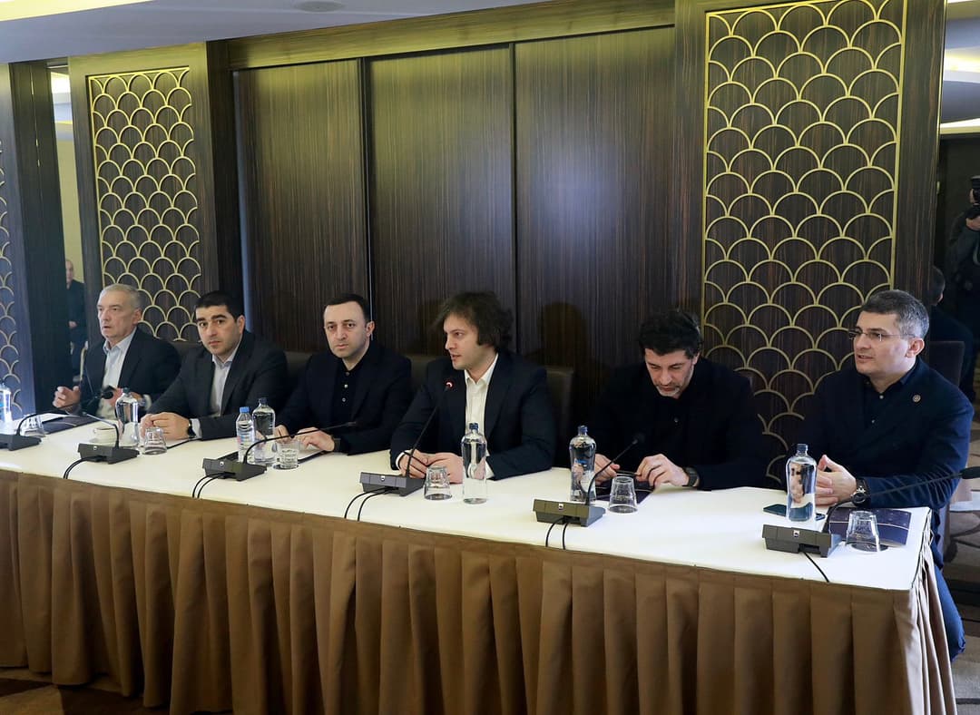 ბორჯომში საპარლამენტო უმრავლესობის და მთავრობის სამუშაო შეხვედრა გაიმართა
