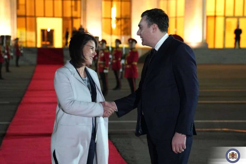 Frontnews image description