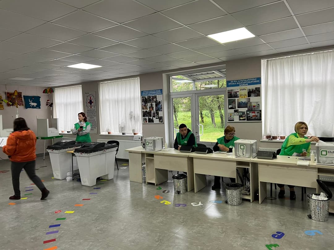 რამდენიმე მუნიციპალიტეტში შუალედური, ასევე მერების რიგგარეშე არჩევნები მიმდინარეობს