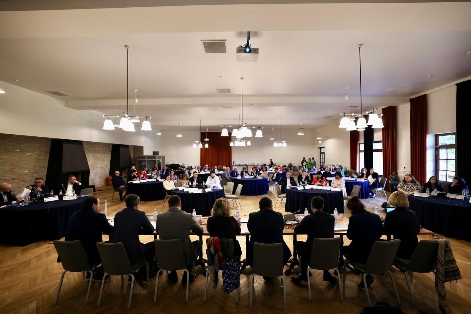 Frontnews image description