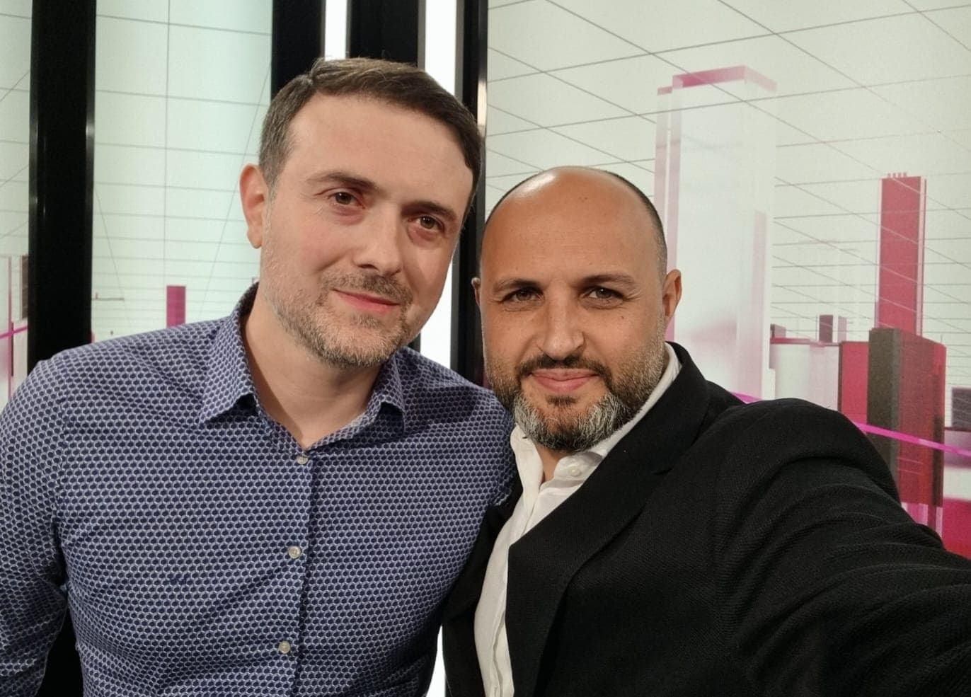 Frontnews image description