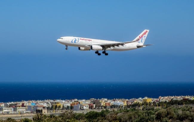 ეტნას ამოფრქვევის და გაფიცვების გამო ევროპაში ფრენების მასიური გაუქმება დაიწყო