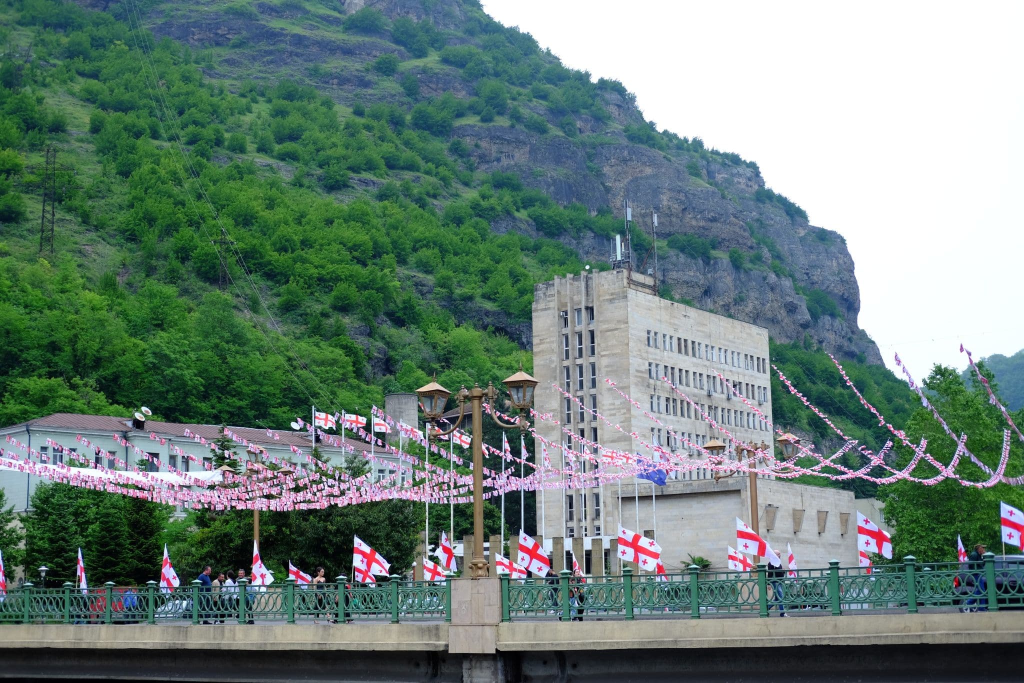 Frontnews image description