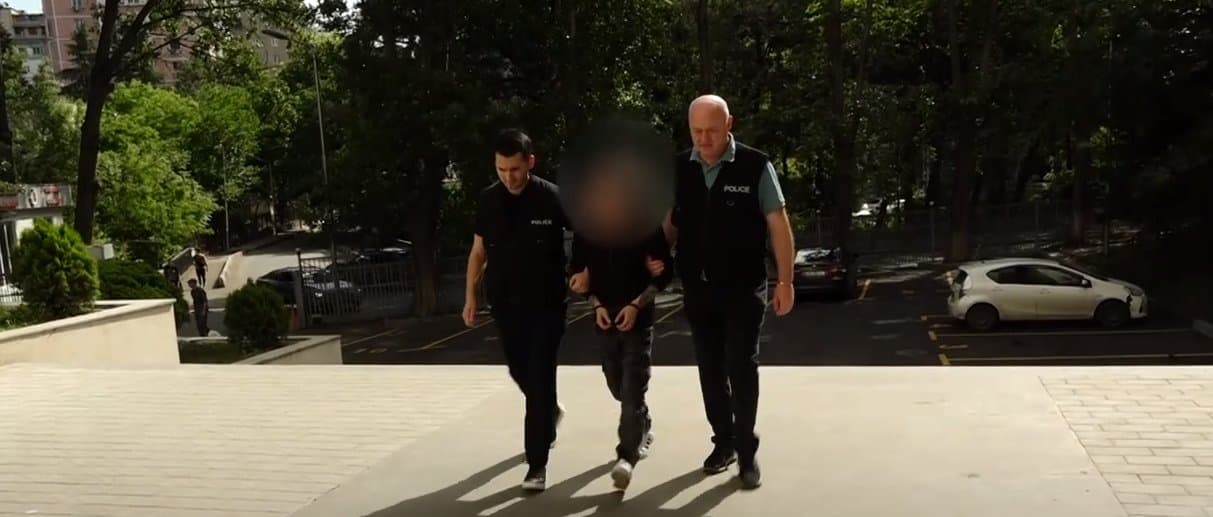 Frontnews image description