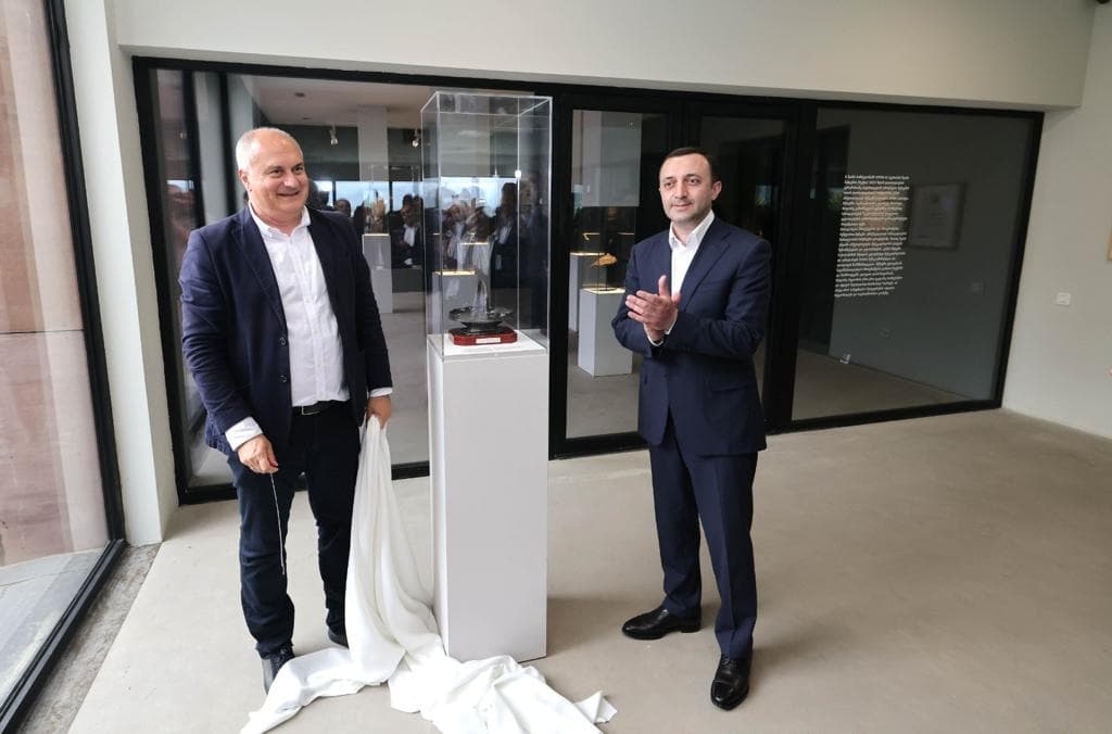 Frontnews image description