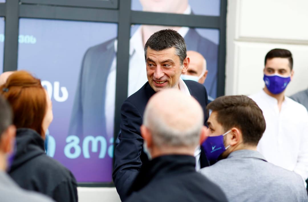 პარტია “საქართველოსთვის” წევრი გიორგი გახარიასთან ურთიერთობის შესახებ წერს