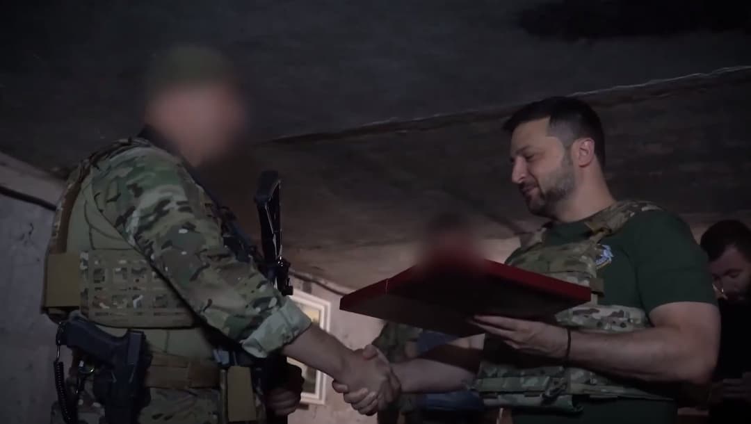 ზელენსკი ბახმუტთან სამხედროებთან ჩავიდა