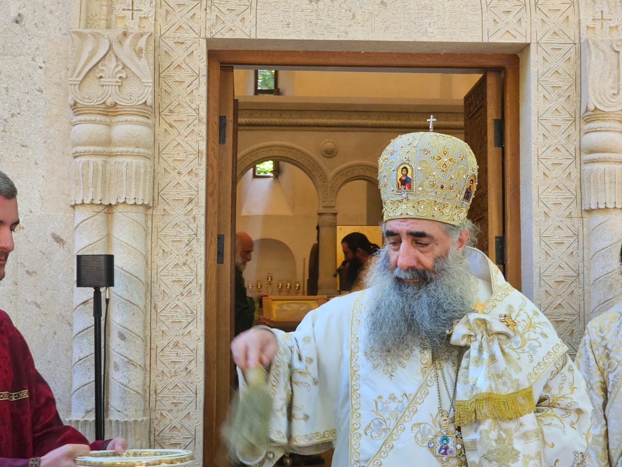 Frontnews image description