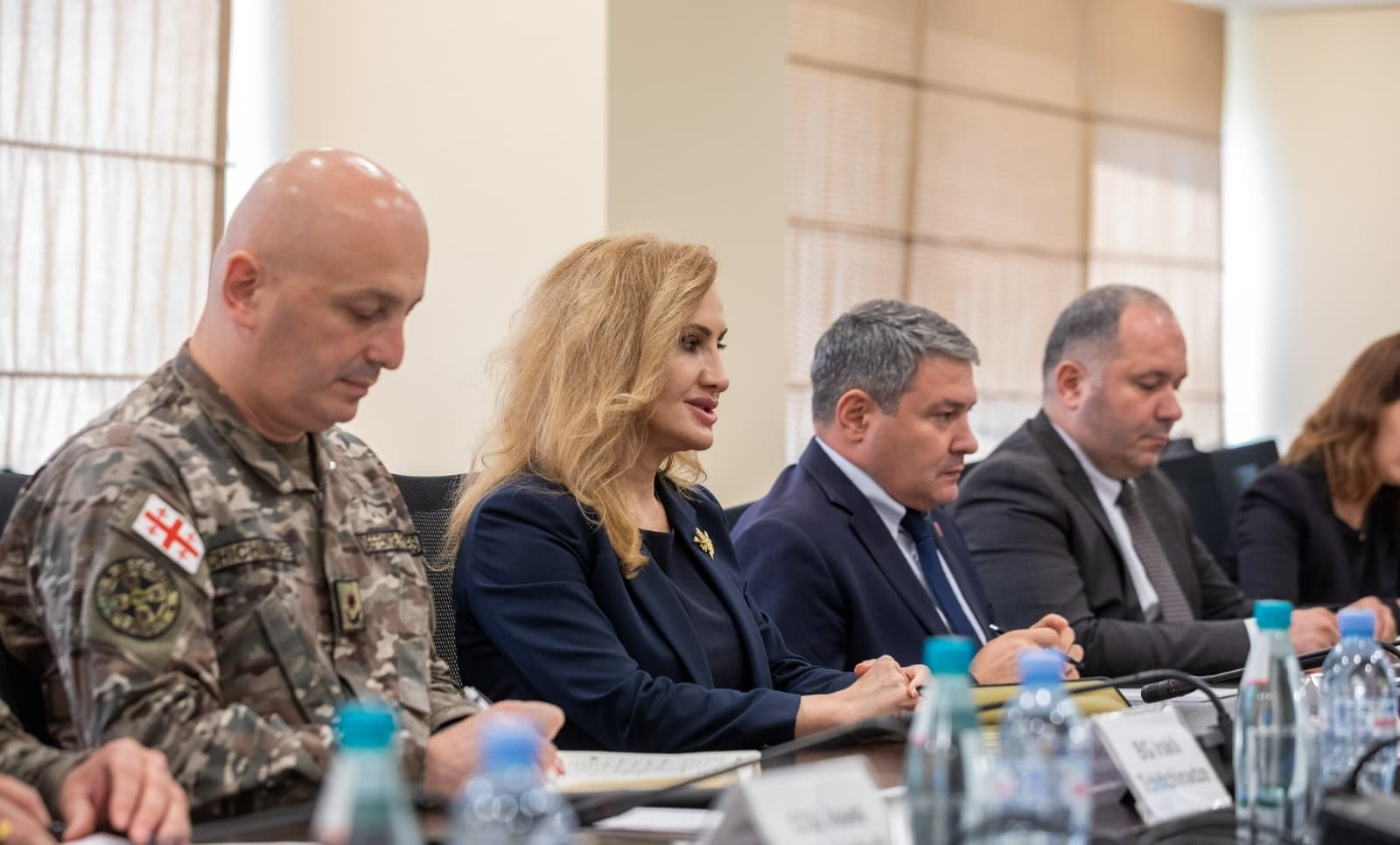 Frontnews image description