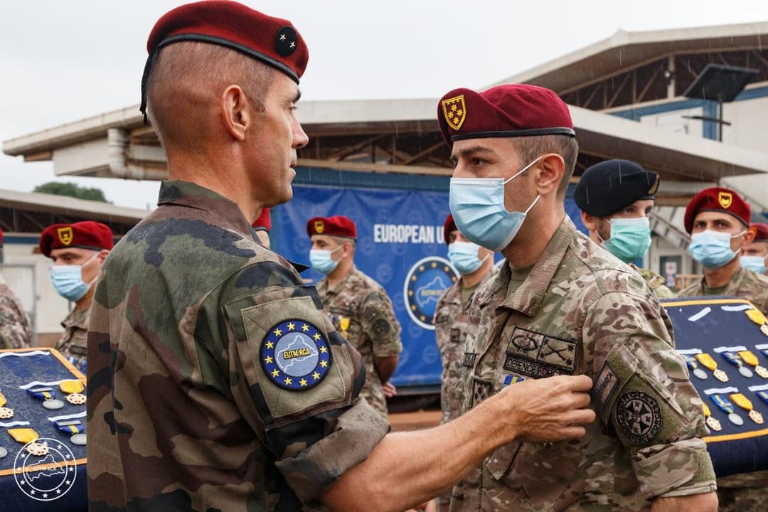 ცენტრალური აფრიკის რესპუბლიკაში ქართველმა მშვიდობისმყოფელებმა უფლებამოსილება მე-8 როტაციით ჩასულ ნაკრებ ოცეულს გადააბარეს