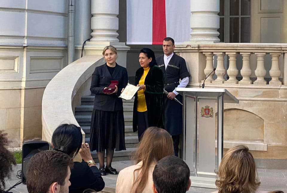 სალომე ზურაბიშვილი – არ ვიცი როგორც პრეზიდენტს, რამდენი დღე დამრჩა, მაგრამ ჩემთვის ღირებული იქნება, რომ ნიკო კვარაცხელიას დედისთვის ჯილდოს გადაცემა ჩემთვის ჯილდოს ბოლოჯერ გადაცემა იყოს