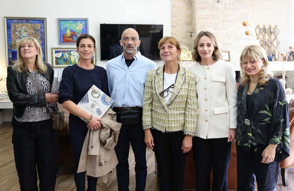 Frontnews image description