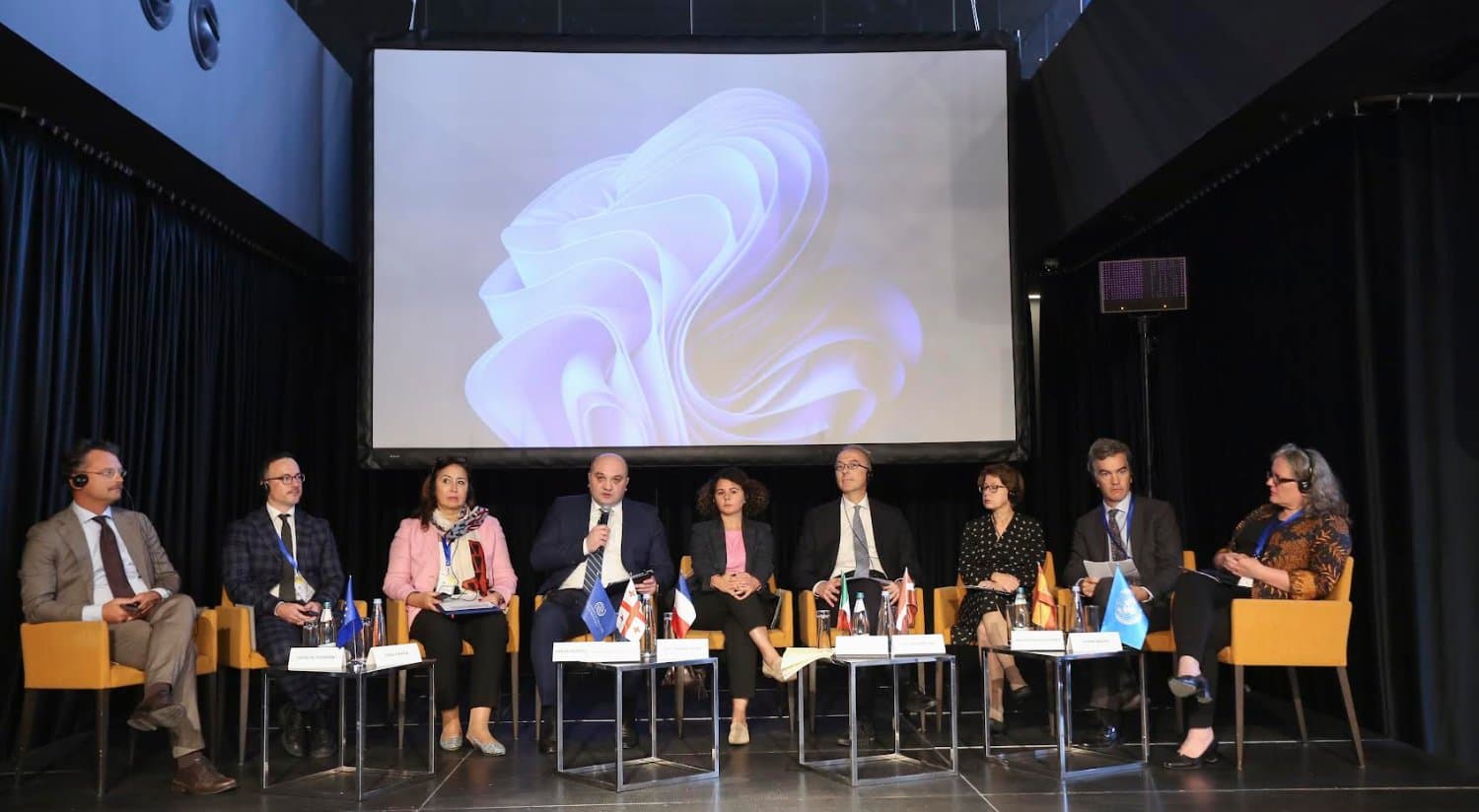 Frontnews image description