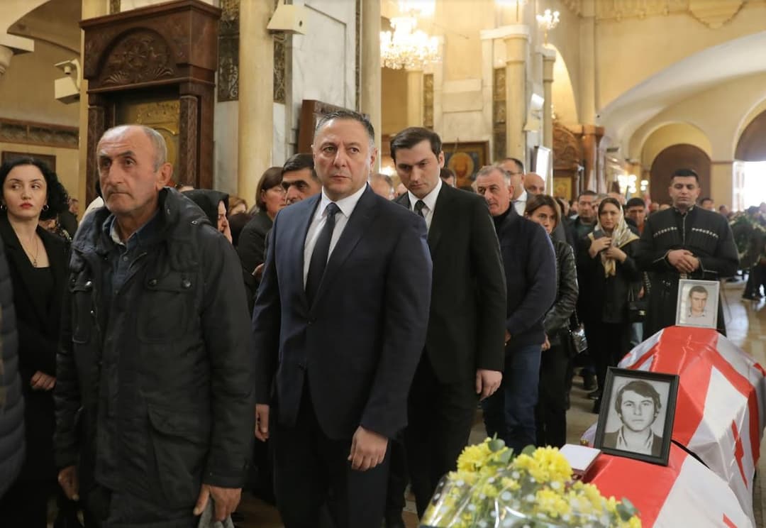 ვახტანგ გომელაური ოკუპირებული აფხაზეთიდან გადმოსვენებული პირების სამოქალაქო პანაშვიდს დაესწრო