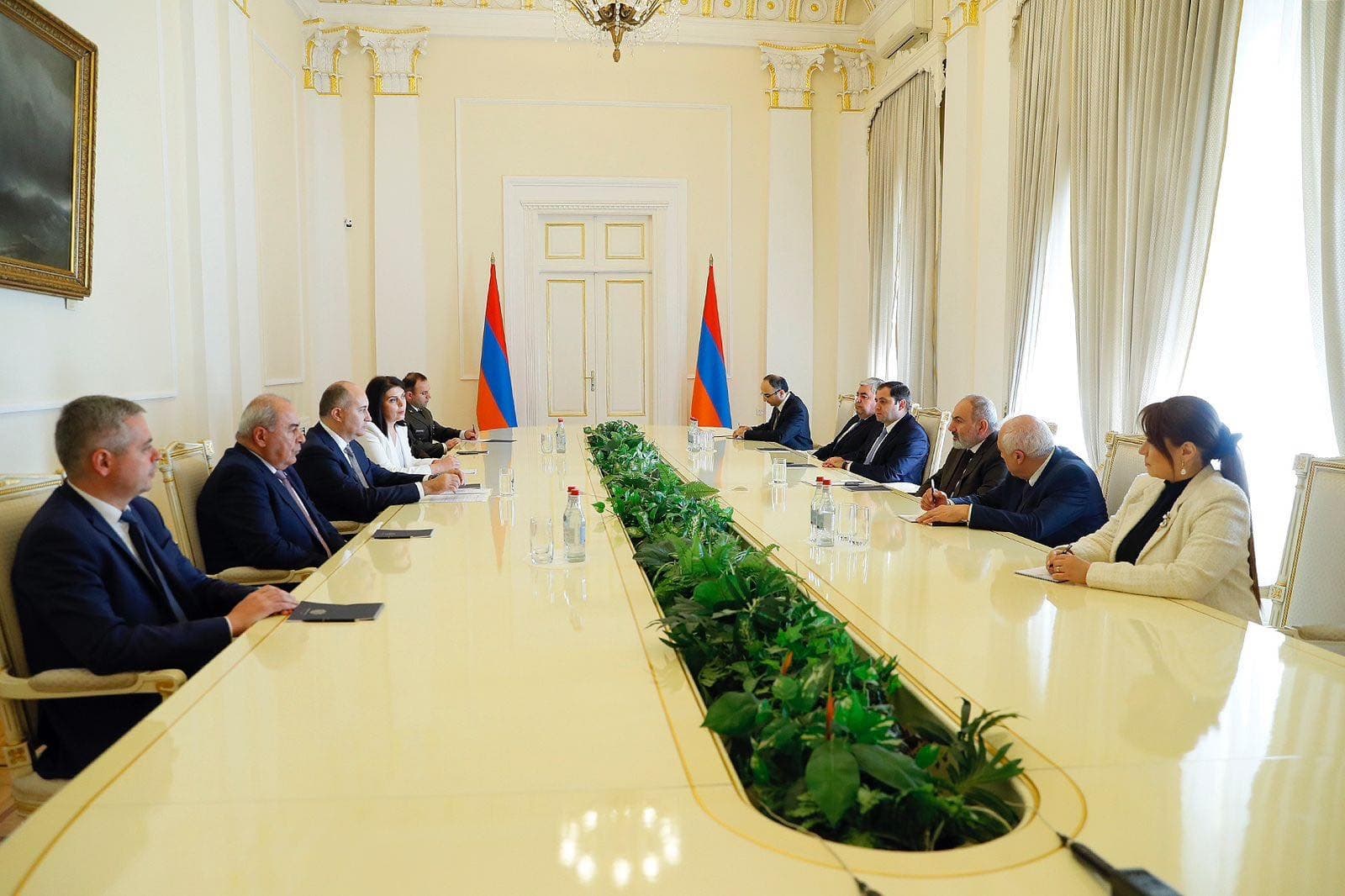 Frontnews image description