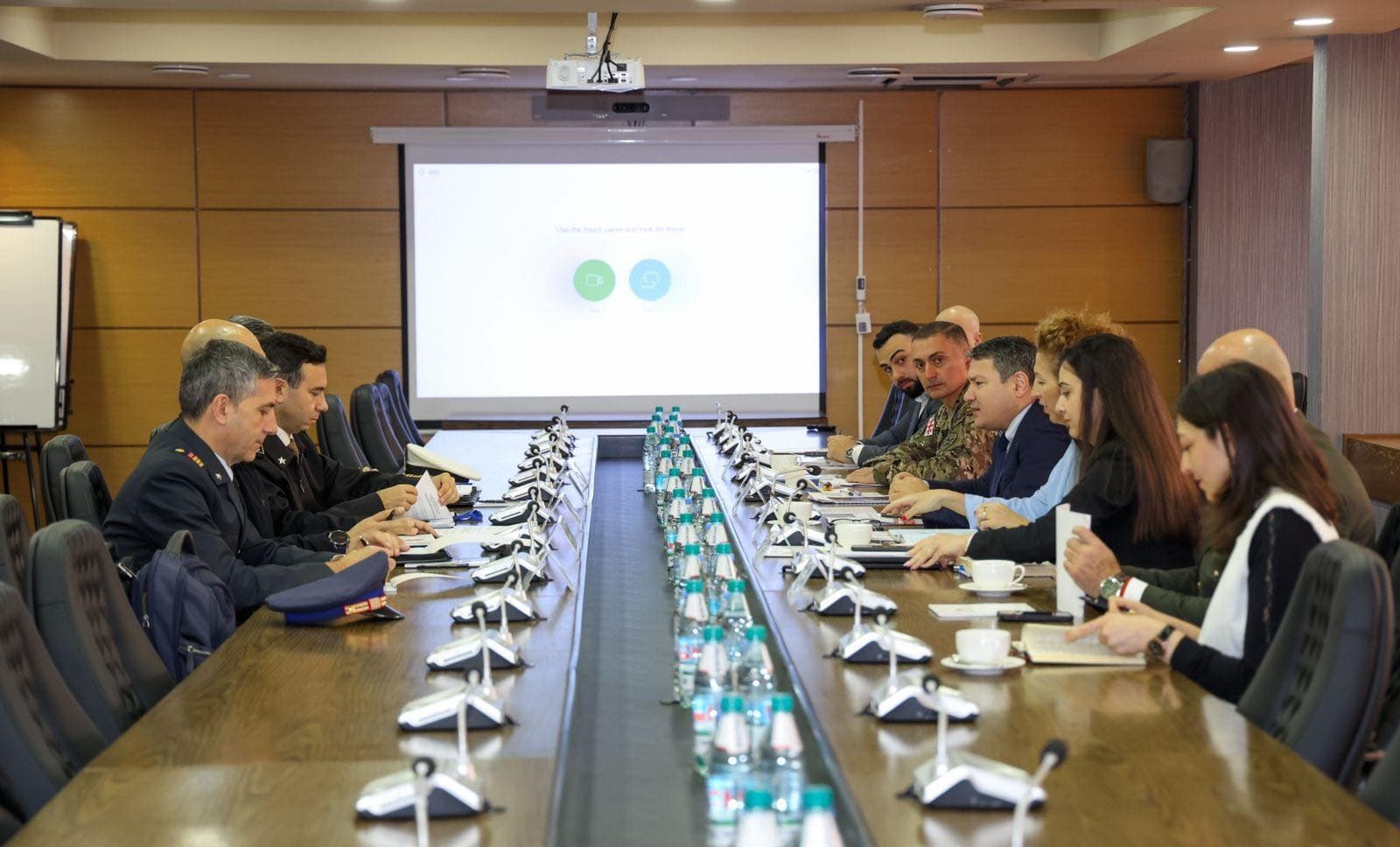 Frontnews image description