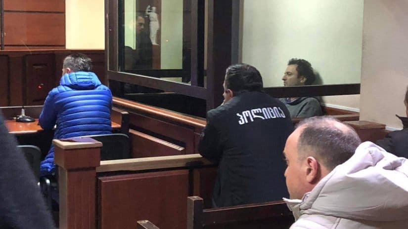 თიბისის ფილიალზე თავდასხმის ბრალდებით დაკავებულს სასამართლომ წინასწარი პატიმრობა შეუფარდა