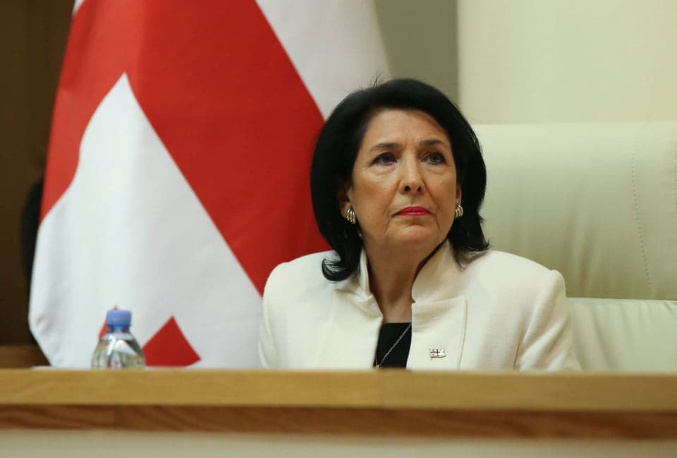 სალომე ზურაბიშვილი – ფრენების აღდგენა, “ფეესბეს“ შეუფერხებელი შემოსვლა, სტალინის ხატი სამებაში… ეს ყოველივე მიზნად ისახავს, რომ საზოგადოებაში გაღვივდეს შუღლი