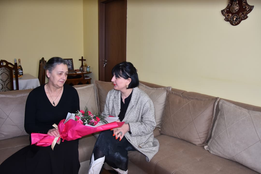 წყალტუბოში დედის დღე საქართველოს ტერიტორიული მთლიანობისთვის ბრძოლებში დაღუპული გმირების ოჯახებს მიულოცეს