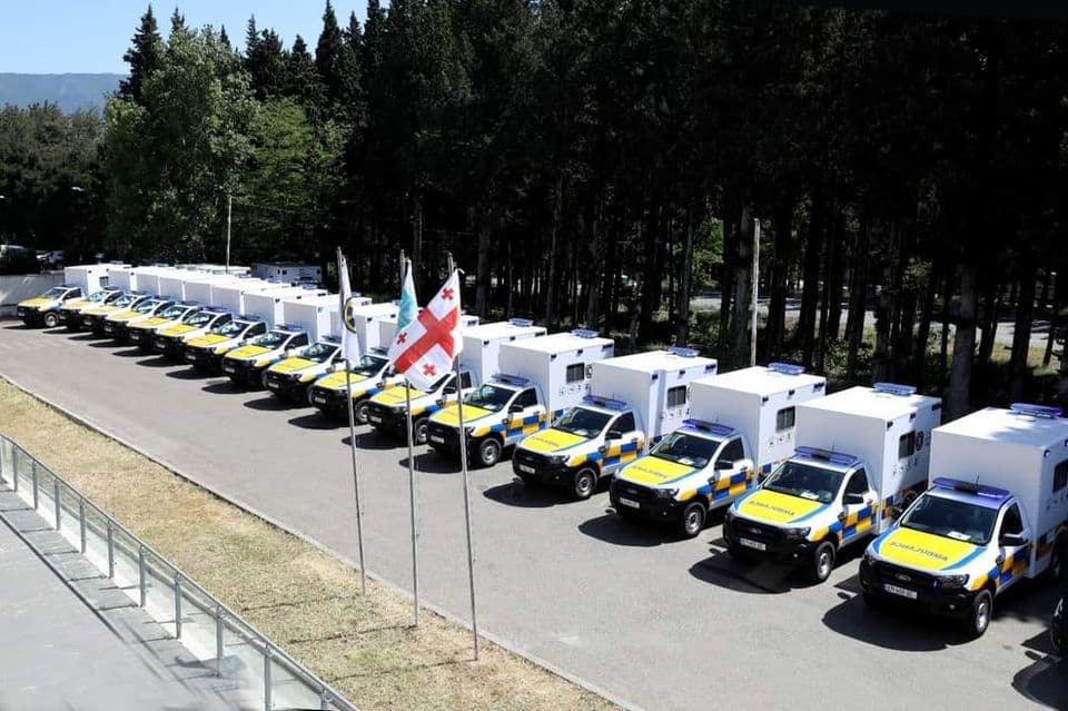 “დაკავებული პირები გადაუდებელი დახმარების ცენტრის თანამშრომლებს არ წარმოადგენენ, ვთანამშრომლობთ გამოძიებასთან”