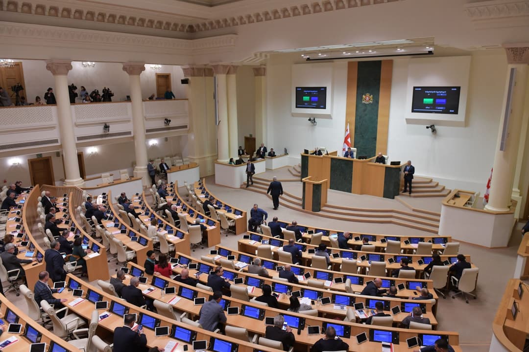 პარლამენტმა გენდერული კვოტირების გაუქმებასთან დაკავშირებით “საარჩევნო კოდექსში” ცვლილება მესამე მოსმენით მიიღო