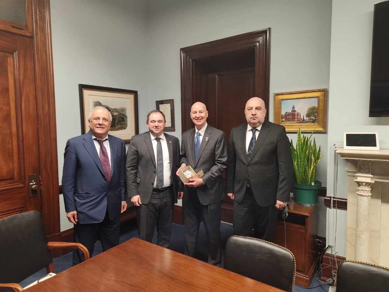 Frontnews image description