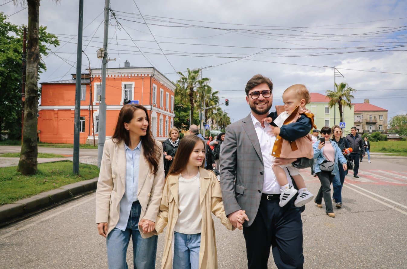 Frontnews image description