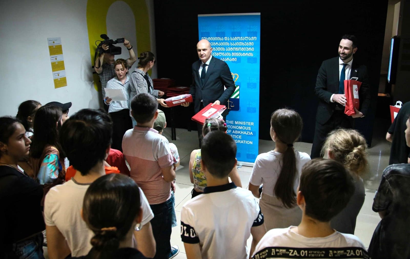 Frontnews image description