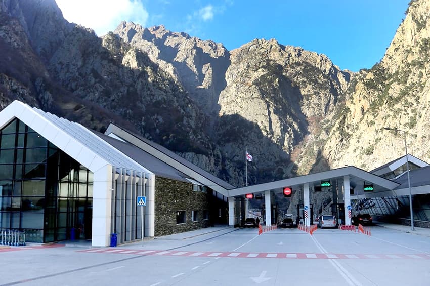 შსს – დეტექტორიდან შემოვიდა სასიგნალო შეტყობინება, “დარიალიდან“ უსაფრთხო ადგილზე მოხდა ევაკუაცია