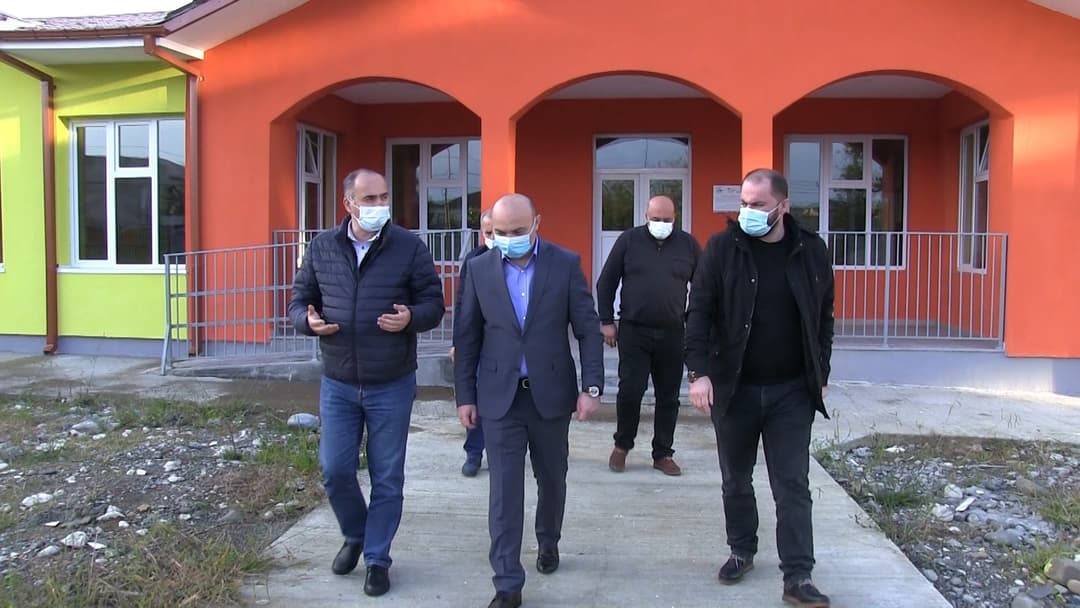 გიორგი წოწკოლაურმა წყალტუბოში, დევნილთა დასახლებაში ახალი საბავშვო ბაღი დაათვალიერა