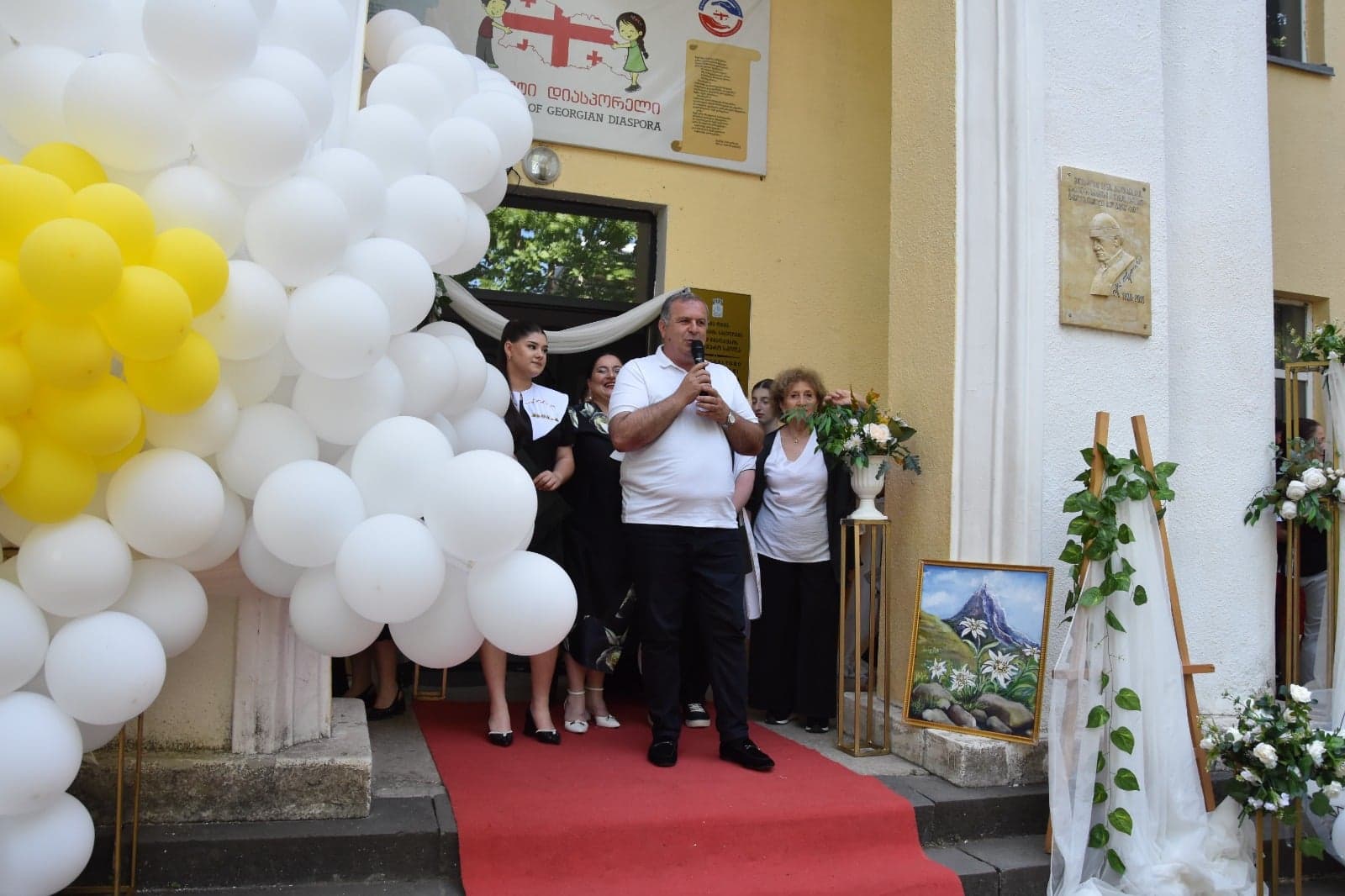 Frontnews image description