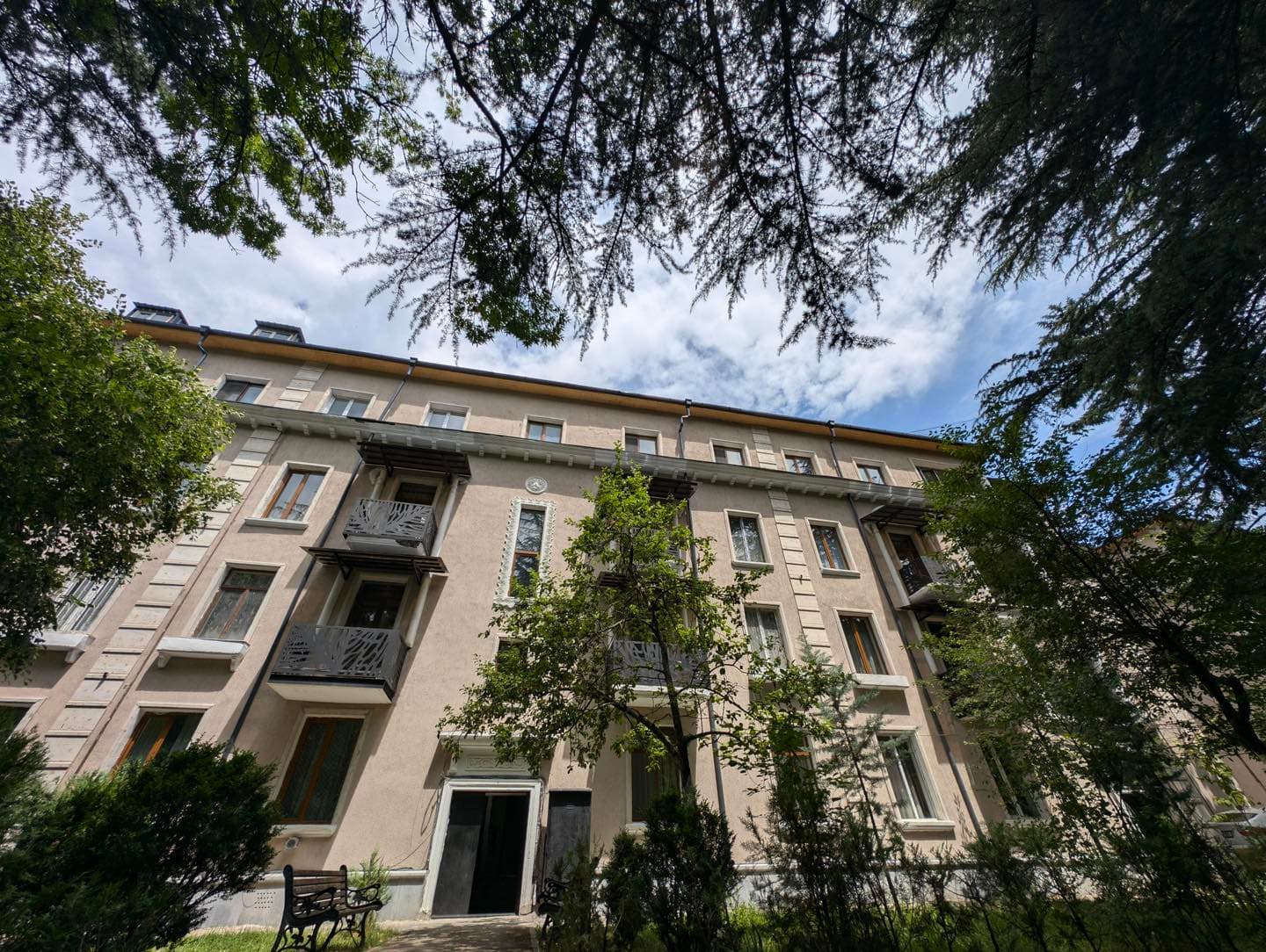 Frontnews image description