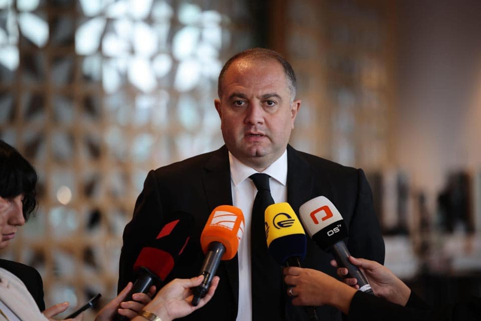 ირაკლი ჩიქოვანი – ჩვენთვის გაუგებარია გადაწყვეტილება, რომელიც “ღირსეული პარტნიორის“ გაურკვეველი ვადით გადადებას უკავშირდება