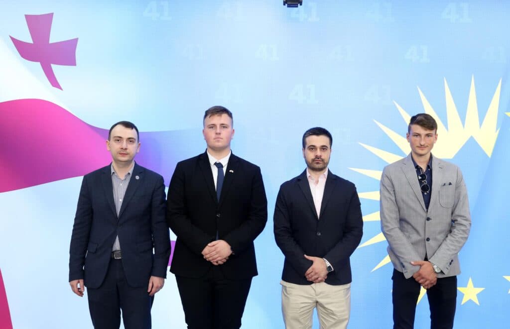 Frontnews image description