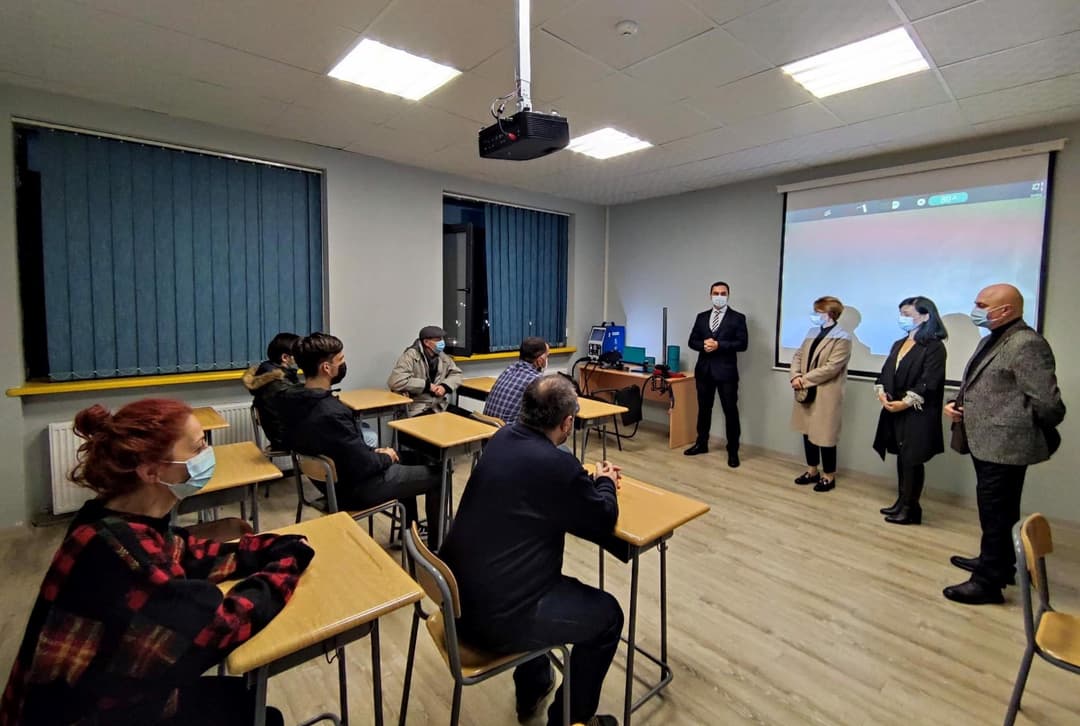 აფხაზეთიდან დევნილები კოლეჯ „მოდუსში“ პროფესიული გადამზადების კურსს გაივლიან