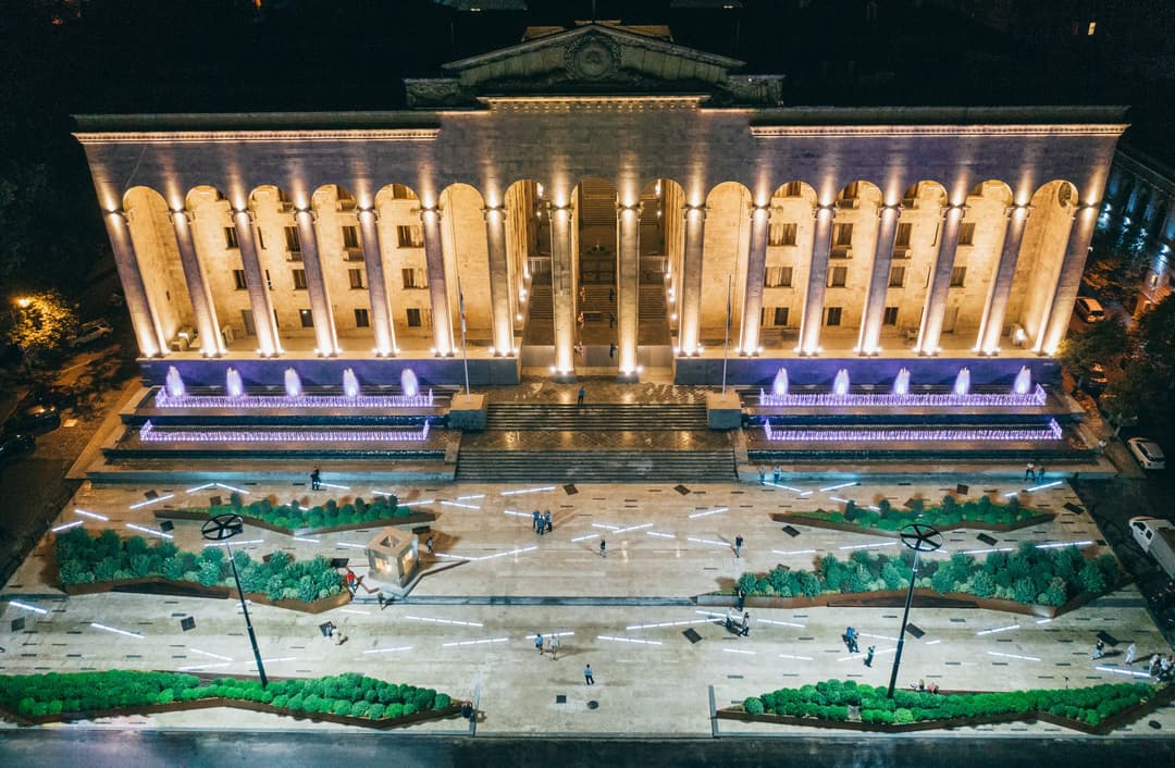 18:00 საათიდან პარლამენტის შენობაში დაშვების შეზღუდული რეჟიმი იმოქმედებს