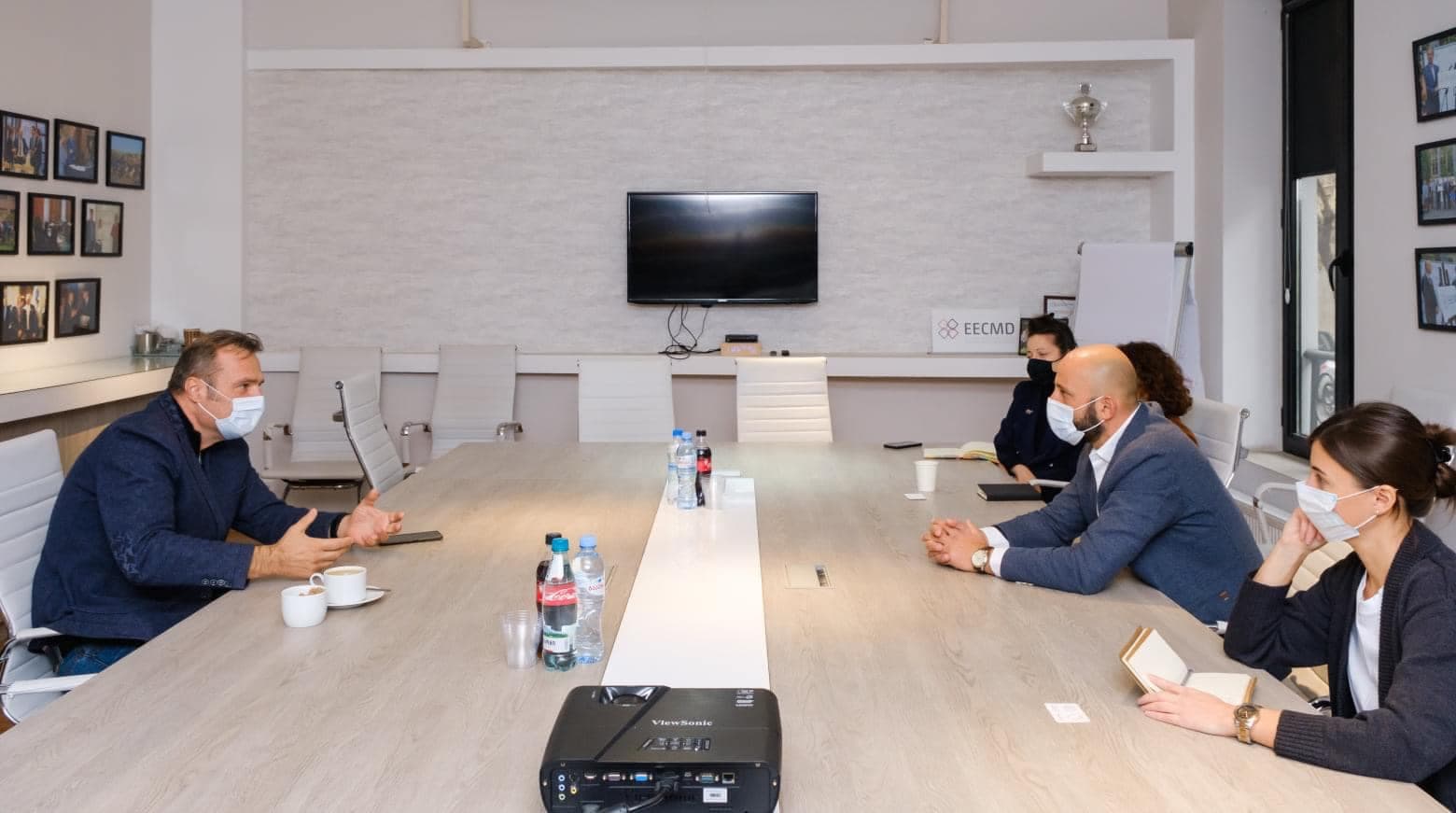 Frontnews image description