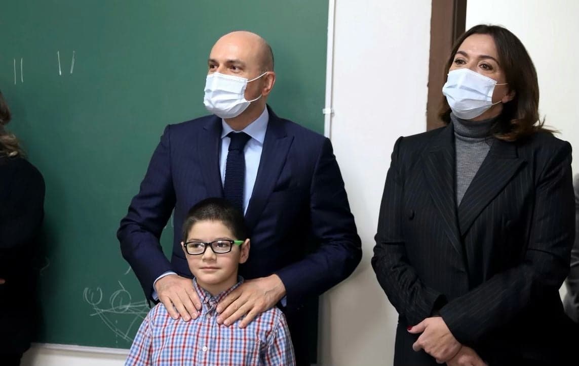 Frontnews image description