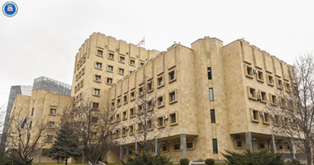 პროკურატურა დაცვის პოლიციის ყოფილი თანამშრომლისთვის პატიმრობის შეფარდების შესახებ განცხადებას ავრცელებს