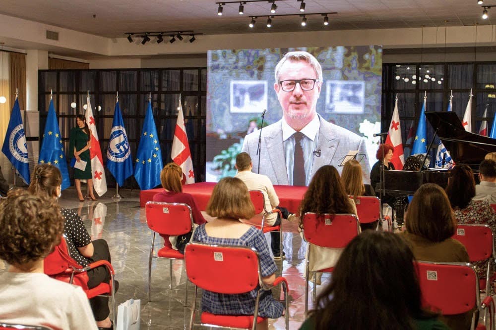 Frontnews image description