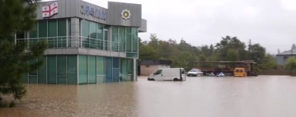 ურეკში ძლიერი წვიმის შედეგად პოლიციის სამმართველო დაიტბორა