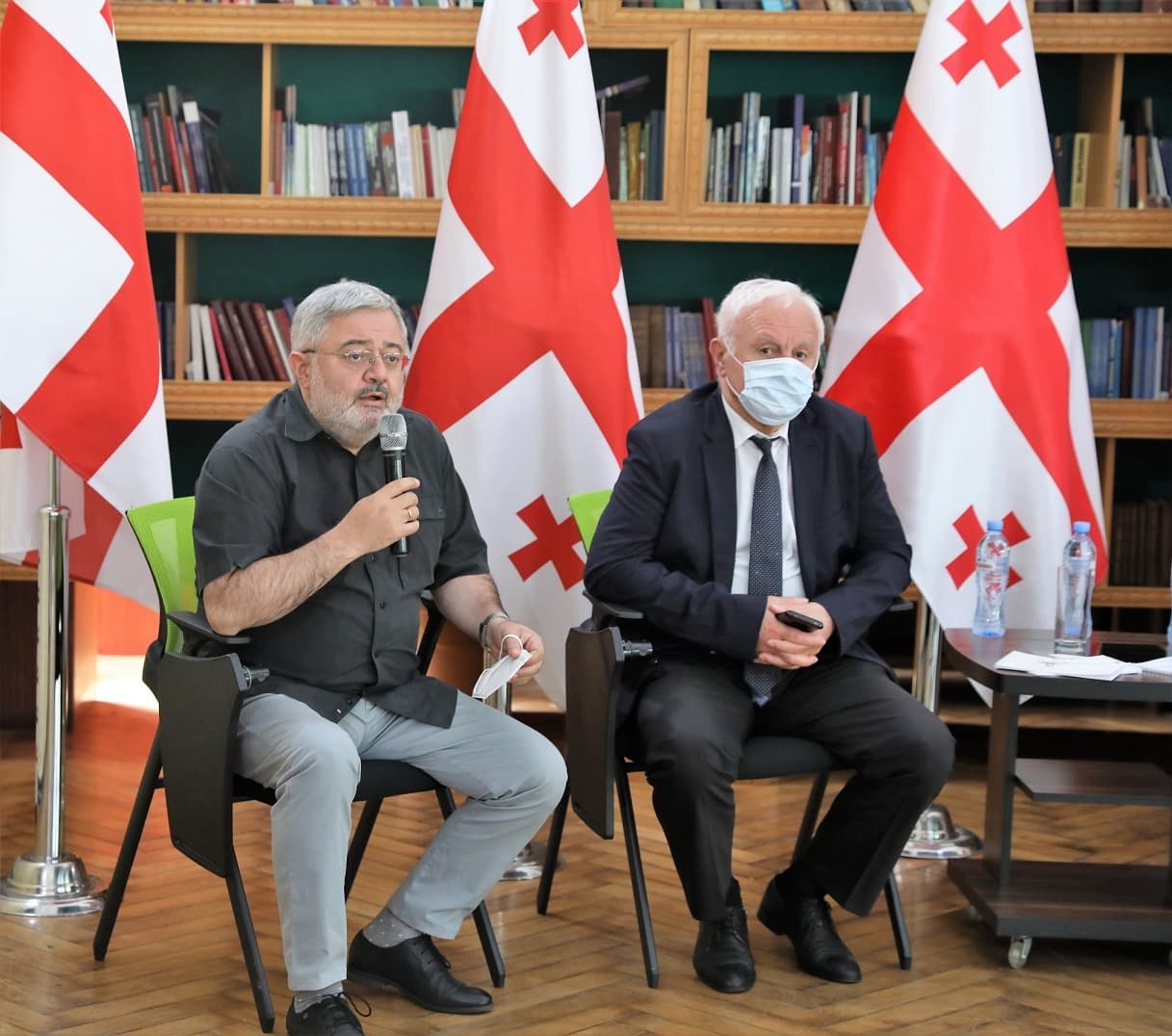 Frontnews image description