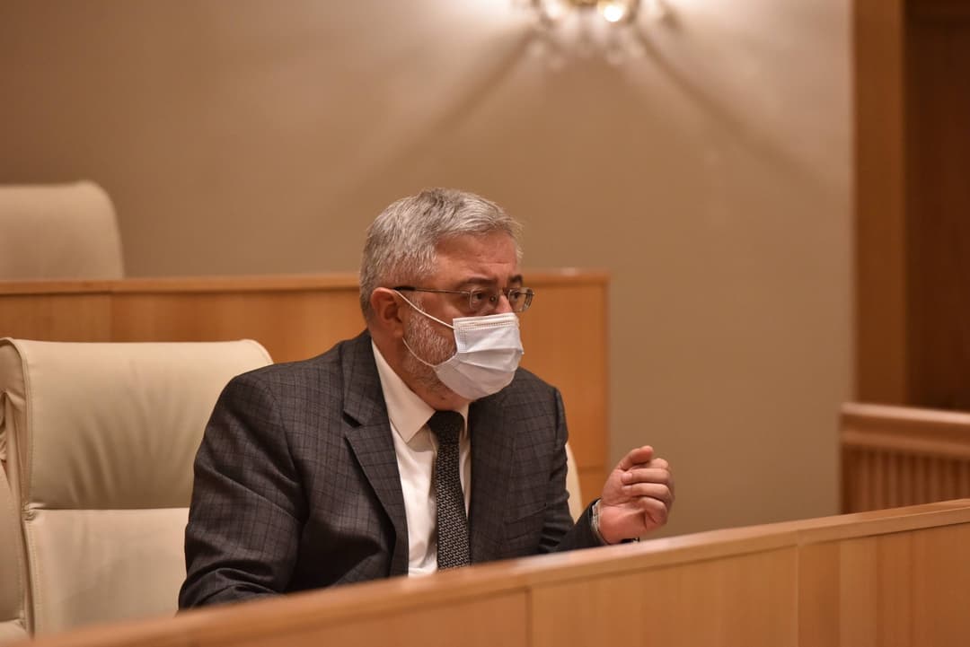 დავით უსუფაშვილი – პარლამენტს და შესაბამისად, სახელმწიფოს ზიანი ადგება პარლამენტის თავმჯდომარის სკამიდან სწორად დამჯდარი ადამიანების არასწორად ადგომით