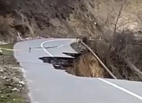 მეწყერმა ვანის მუნიციპალიტეტში გზა დააზიანა